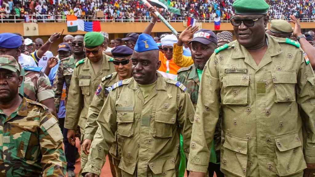 Niger : Paris confirme des échanges avec la junte sur des mouvements de militaires  français